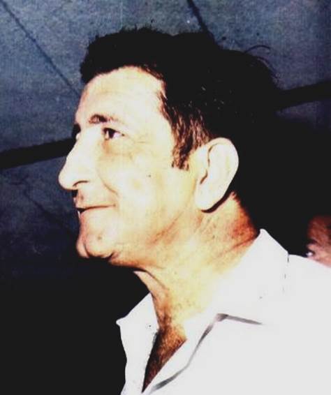 Paco GODIA (1921-1990) acaba de ganar las 12 H de Montjuich 1969 (foto Javier Forcano, publicada por Velocidad en 1969)