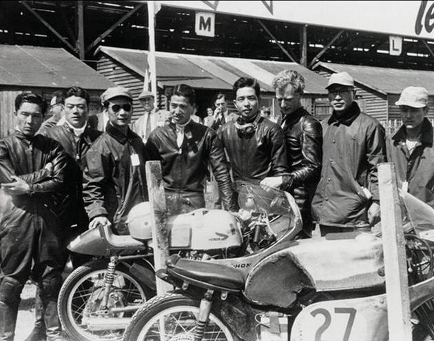 http://www.pilotos-muertos.com/2010/Suzuki/SuzukiGiishi_image018.jpg