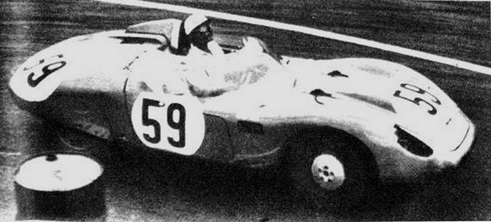Paul ARMAGNAC (1924-1962) triunfando en las 12 H de Sebring 1959 (foto archivo L'Automobile)