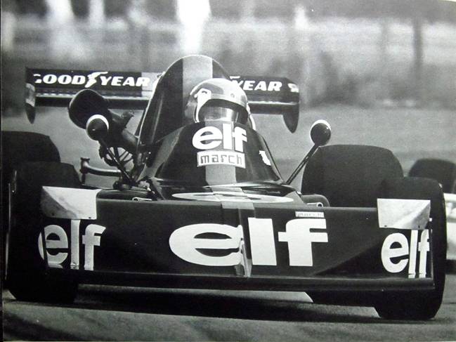 http://pilotos-muertos.com/2013/Depailler/Depailler%20Patrick_image046.jpg