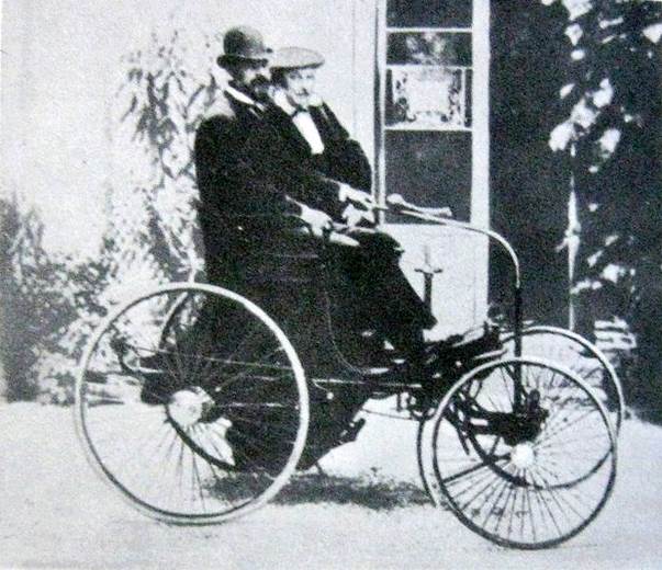 1890 Emile c on el primer Peugeot AMundo34  IMG_7057.jpg