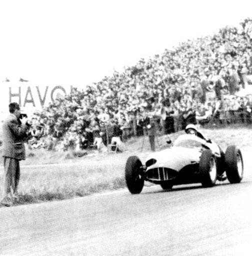BONNIER, Jo, ganando GP Holanda 1959 con BRM (Crombac)