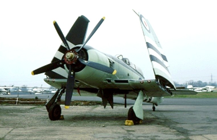 Hawker Sea Fury TT20 G-BCPW en el Elstree Airport