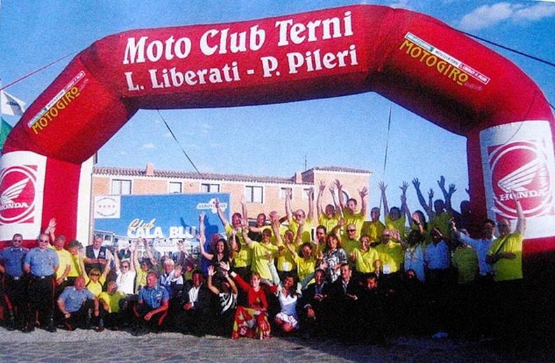 TERNI MotoClub Liberati Pileri (MotoCiclismo Clásico Julio 2009 foto Frida o E